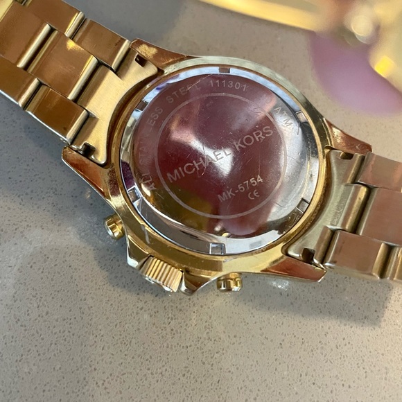 Authentic Michael Kors Everest Pavé Gold-Tone Watch - Picture 3 of 6